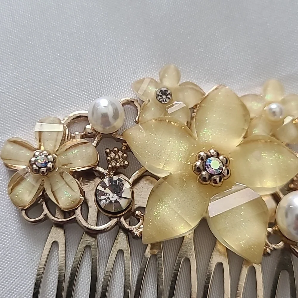 Floral Jeweled Hair Comb Accessory
